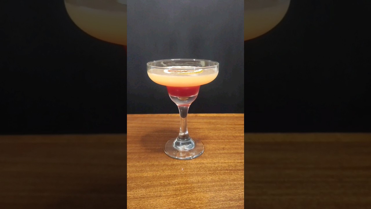 bartender elabora un viche sunrise #cocteleria #drink #cocteles #alcoholicdrink #cocktail #coctelera