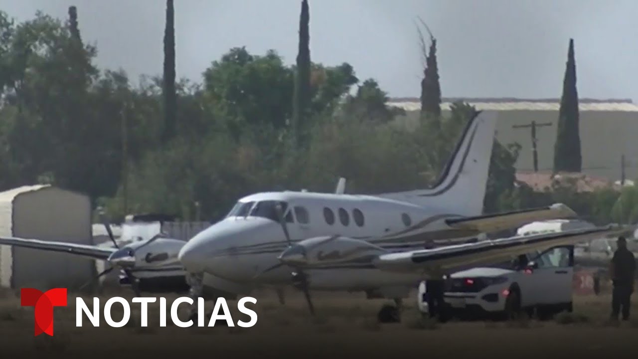 Pasajera consigue aterrizar avioneta cuando su piloto perdió el conocimiento | Noticias Telemundo