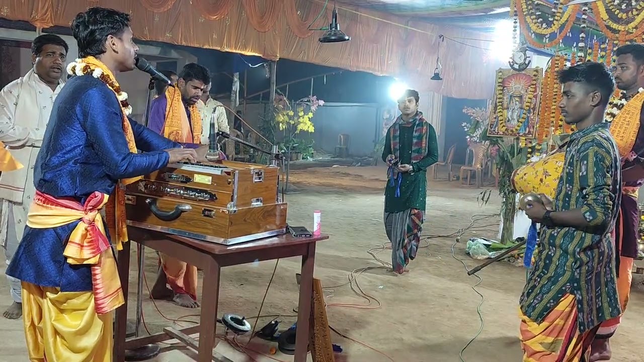 ଏକ ସୁନ୍ଦର ଭାବମୟ କୀର୍ତ୍ତନ ଶୁଣନ୍ତୁ ସନ୍ତୁ ଭାଇଙ୍କ କଣ୍ଠରୁ ସୁନ୍ଦର ସୋର ଜୟ ଶ୍ରୀ ରାଧେ କୃଷ୍ଣ mob//(7853953661)