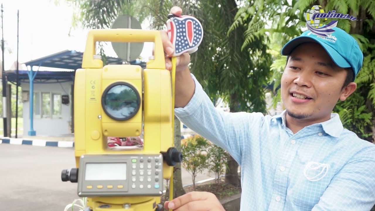 Pengukuran Koordinat Titik Detil Topografi Menggunakan Alat Total Station Topcon GTS-230/235.