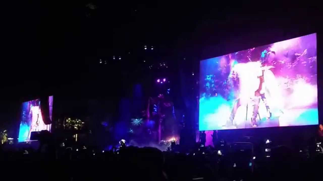 Madonna kissing Drake @Coachella 15