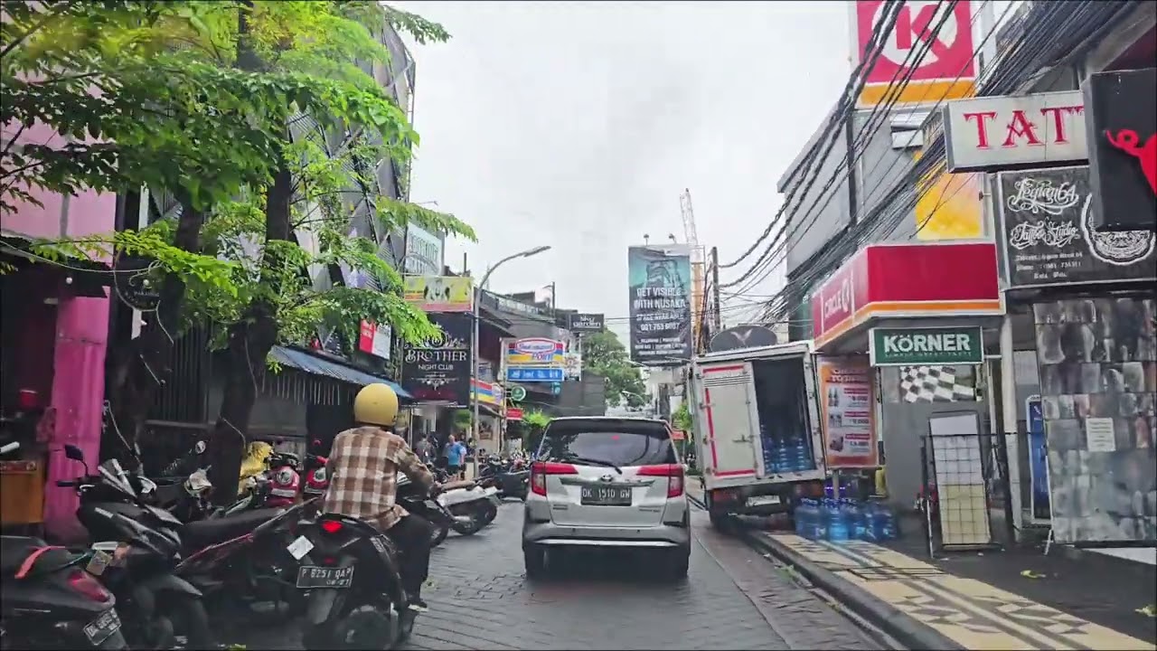 Jalan Legian pertigaan ke Kuta