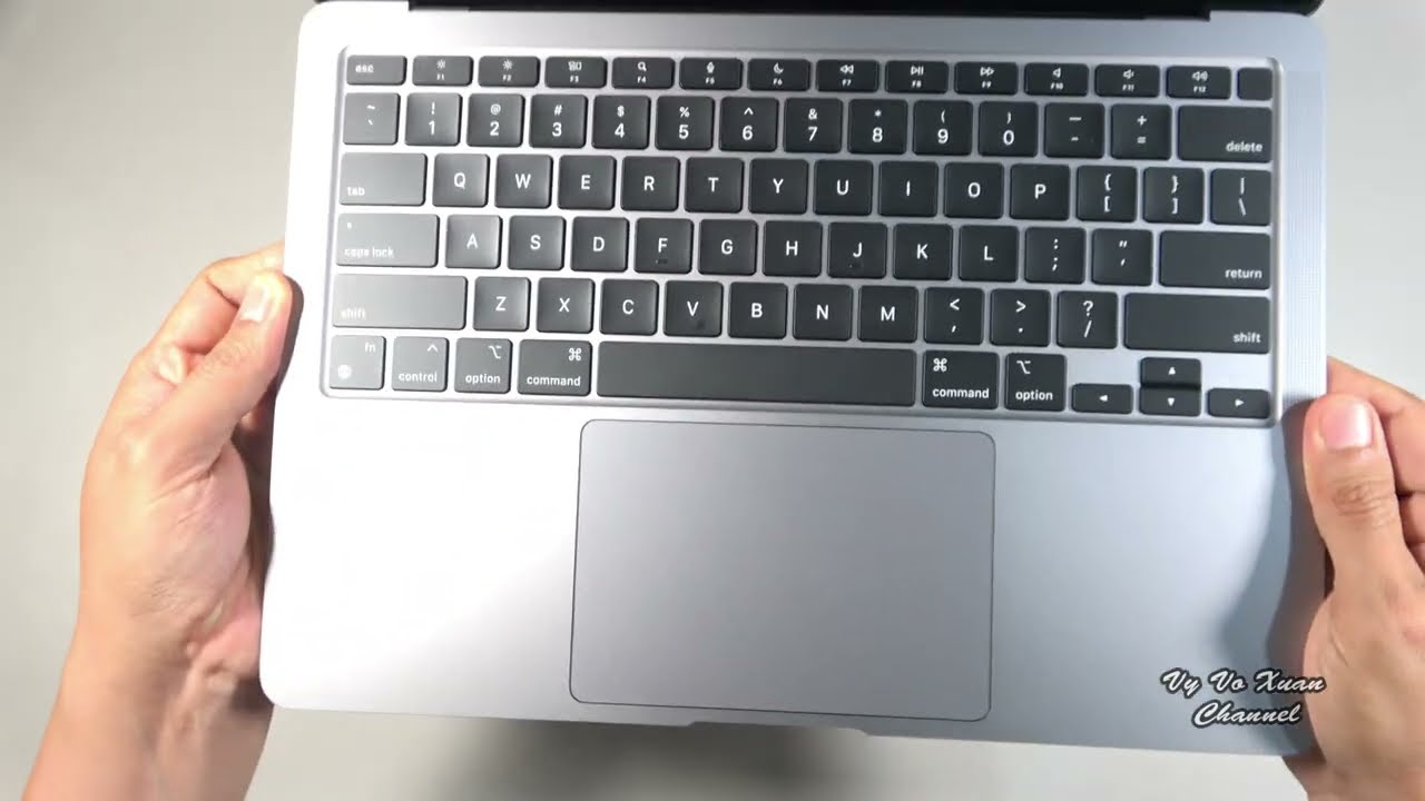 Apple Macbook Air M1 (2020) unboxing in 2025