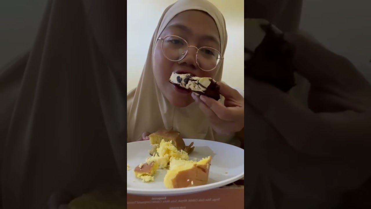 mukbang bolu meranti,brownies amanda,martabak bandung MM,ditemani kupi good day coolin 