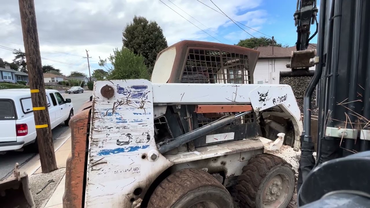 Loading skid steer with excavator #bobcat #excavator #johndeere #trailer #work #heavyequipment #fun 