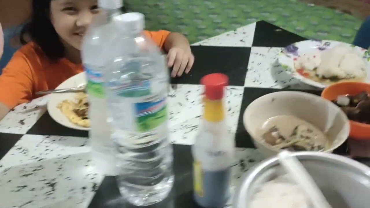 Ini waktu kami pergi kampung dah makan mlm bersama family