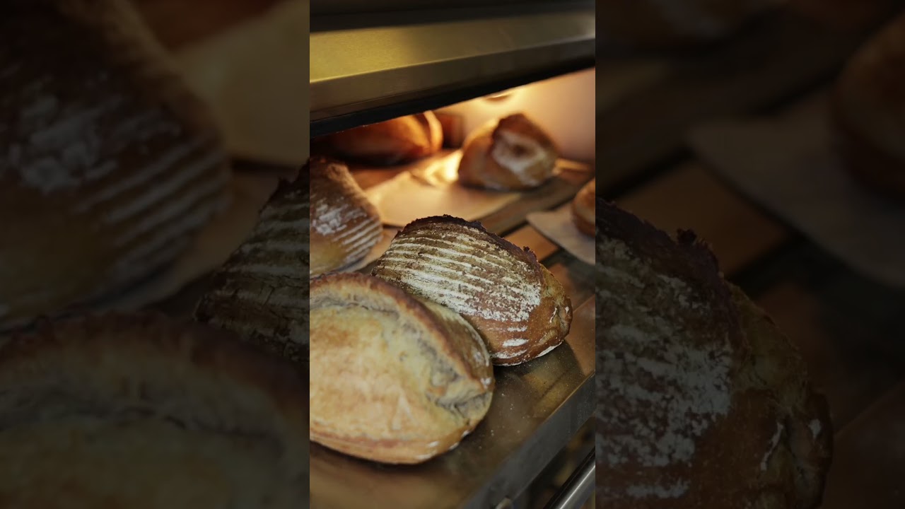 Desembrood van OmniFood, een microbakkerij in de stad Groningen. Short video by Tanja Tuinstra.