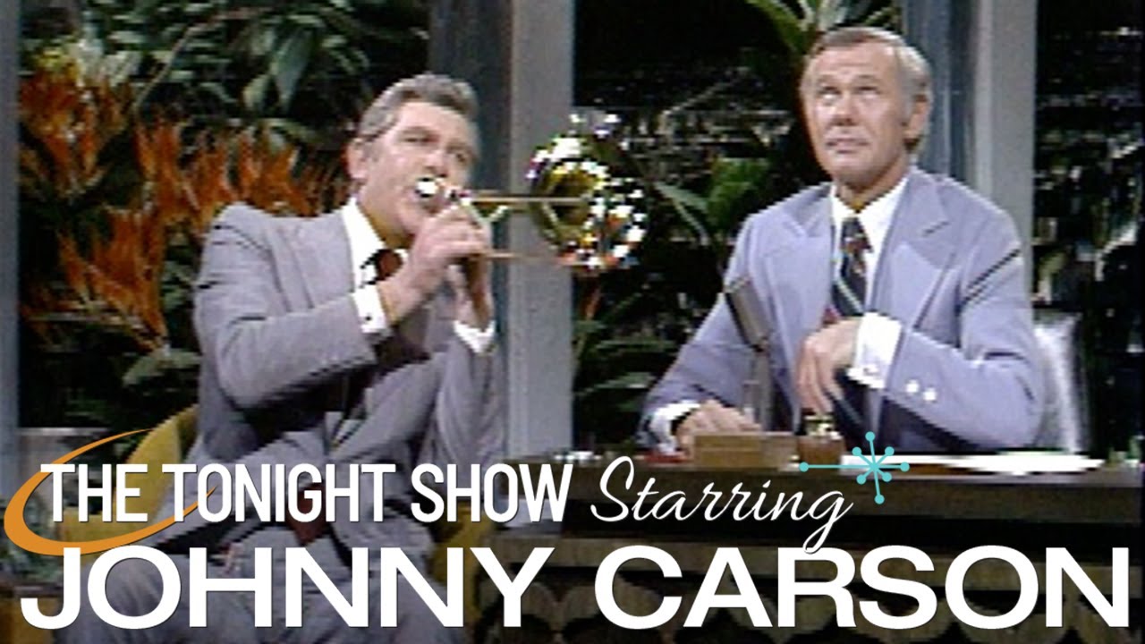 Энди Гриффит пробует свои силы в игре на тромбоне | Carson Tonight Show