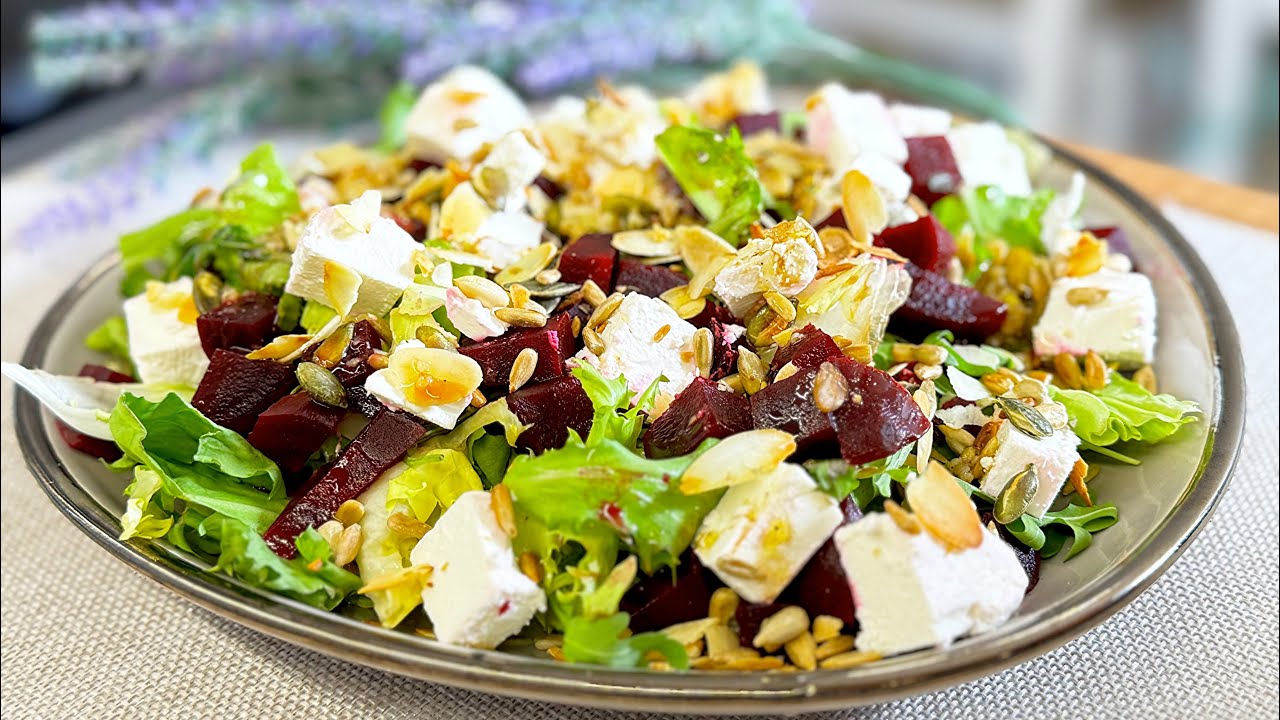 Nie sądziłam, że sałatka z burakami może być TAK dobra&hellip; Zrobisz ją w 10 minut🔥🔥🔥