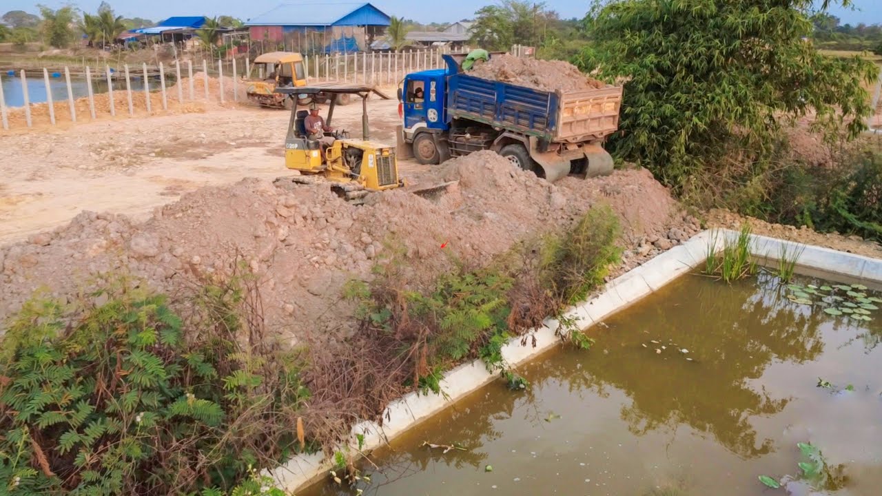 STARTING PROCESSING LANDFILL BY EXPERT DRIVE BULLDOZER PUSHING WITH 5TON DUMP TRUCKS TRANSPORT SOIL 