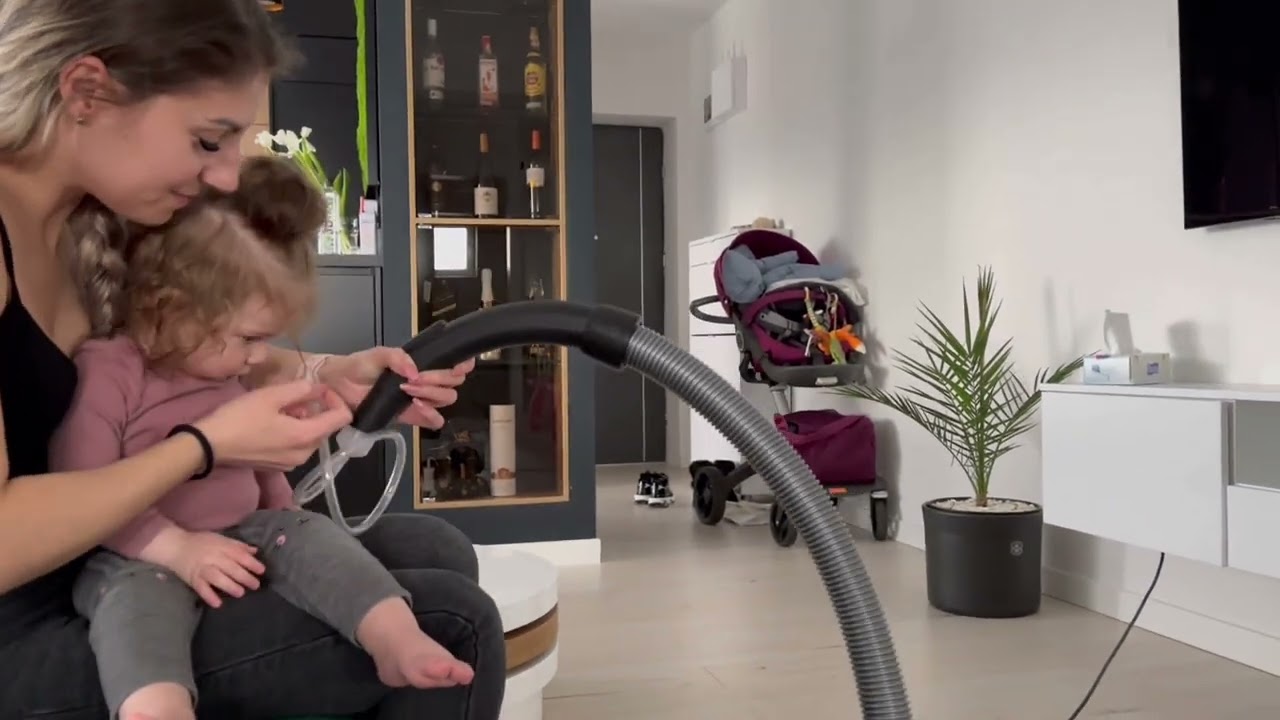 CLEANING BABY NOSE WITH VACUUM WHEN THE COLD IS TAKING THE LEAD - 11 MONTHS OLD