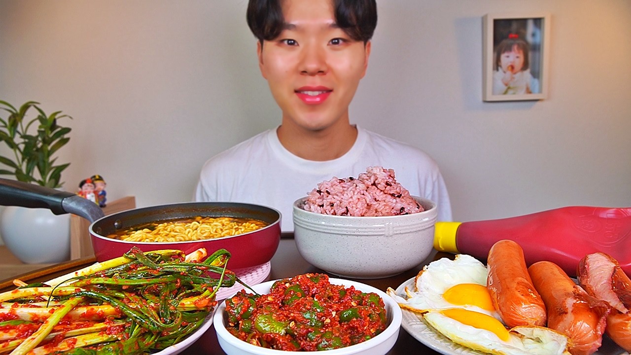 땡초무침 파김치 소세지 계란후라이 새우탕. 집밥이 이렇게 맛있습니다.