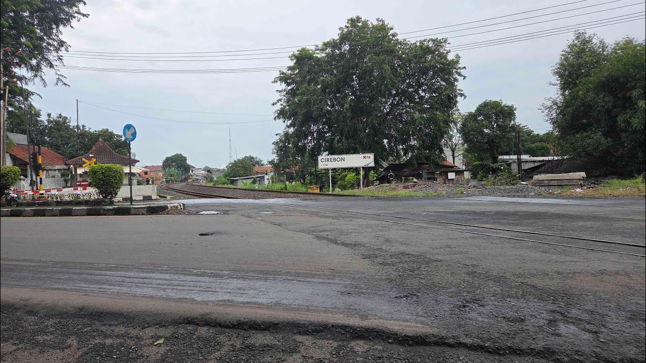 DAOP 4 BANJIR LAGI‼️ HUNTING KERETA DI CIREBON SAMBIL NUNGGUIN KERETA LAIN