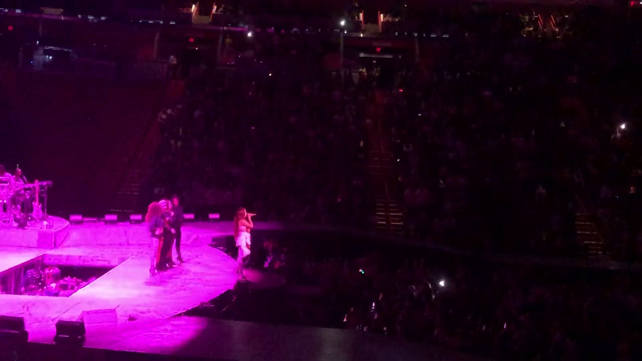 Christmas n Chill Medley Ariana Grande live in Miami