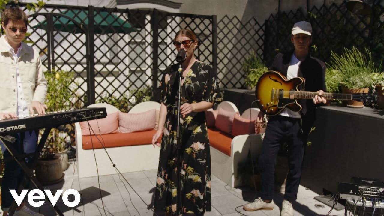 Roman Kouder - Shame (Live Session - Hôtel Des Grands Boulevards) ft. Ana Zimmer