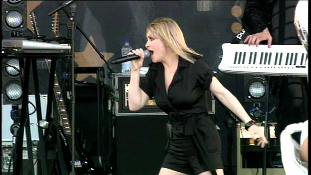 Goldfrapp - 'Ride a white horse' - Isle of Wight, 10 June 2006