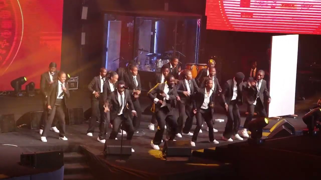 Crazy dance performance at Praise Achievement awards 4th edition 
