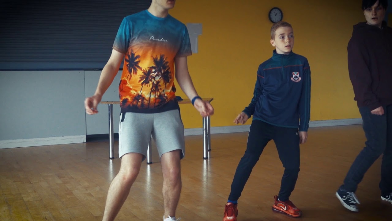 Uptown Funk - Featuring Pobal Scoil Iosolde