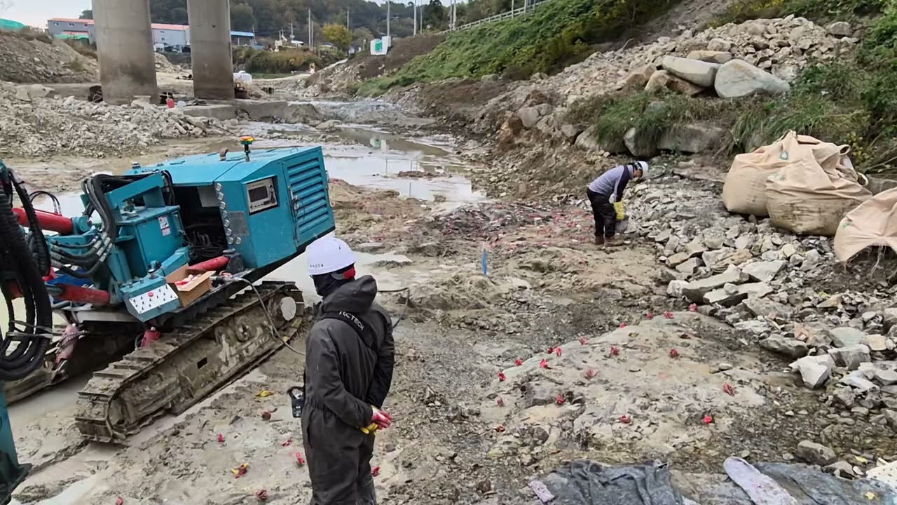 신기술 소음 진동 민원현장 발파대안 팽창성몰탈을 이용한 무진동암파쇄공법  유석토건주식회사 010-8878-6627  