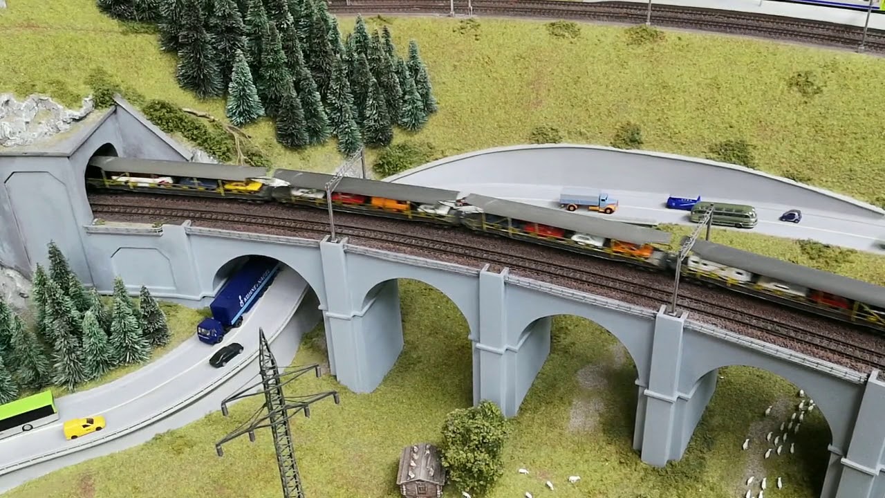 Hobbytrain Ae 4/4 mit BLS Autoverlader und BLS Steuerwagen in Spur N - 2019