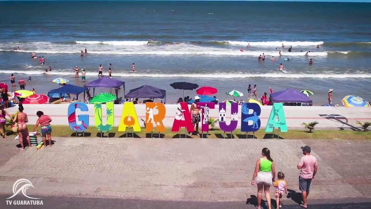 Praia Central de Guaratuba linda mesmo com a maré cheia