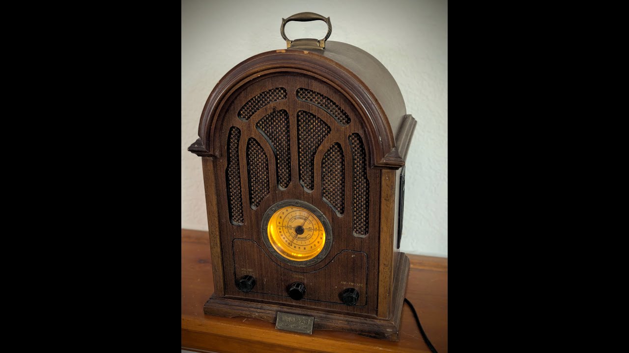 Building a Bluetooth Speaker from a Thomas Collector&rsquo;s Edition Radio