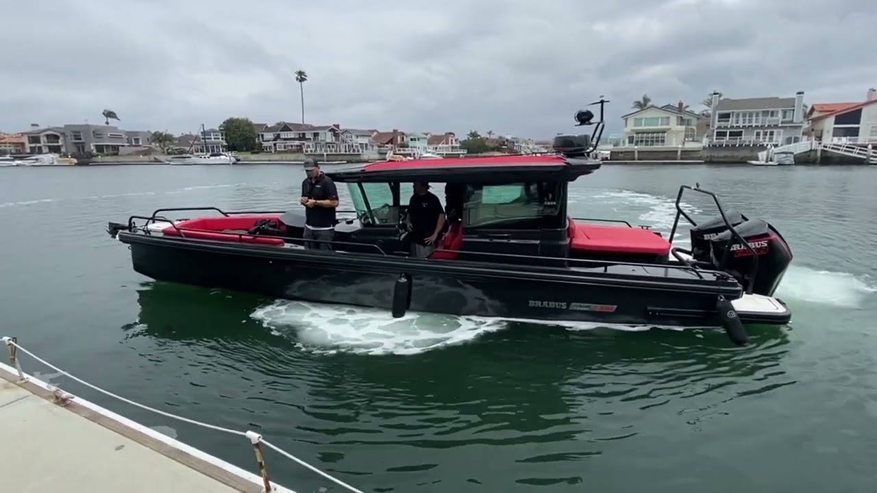Axopar 28 - see how flawlessly a Dockmate TWIST remote operates the boat's 2 engines & bow thruster!
