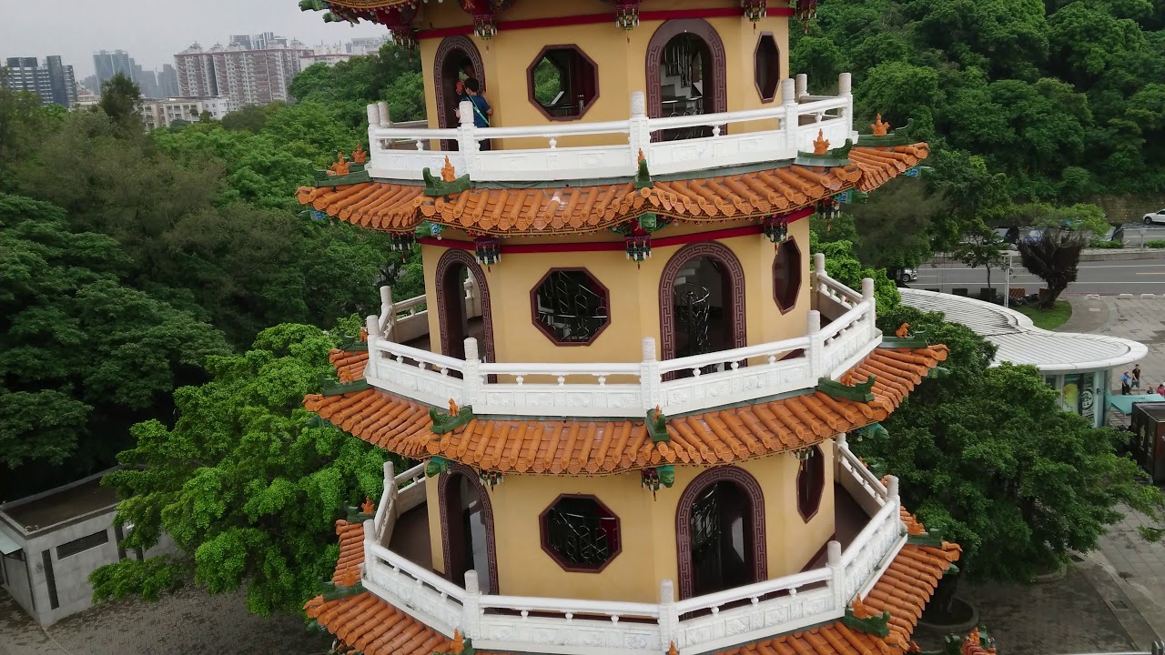 Dragon Tiger Pagodas, Kaohsiung, Taiwan (4K)