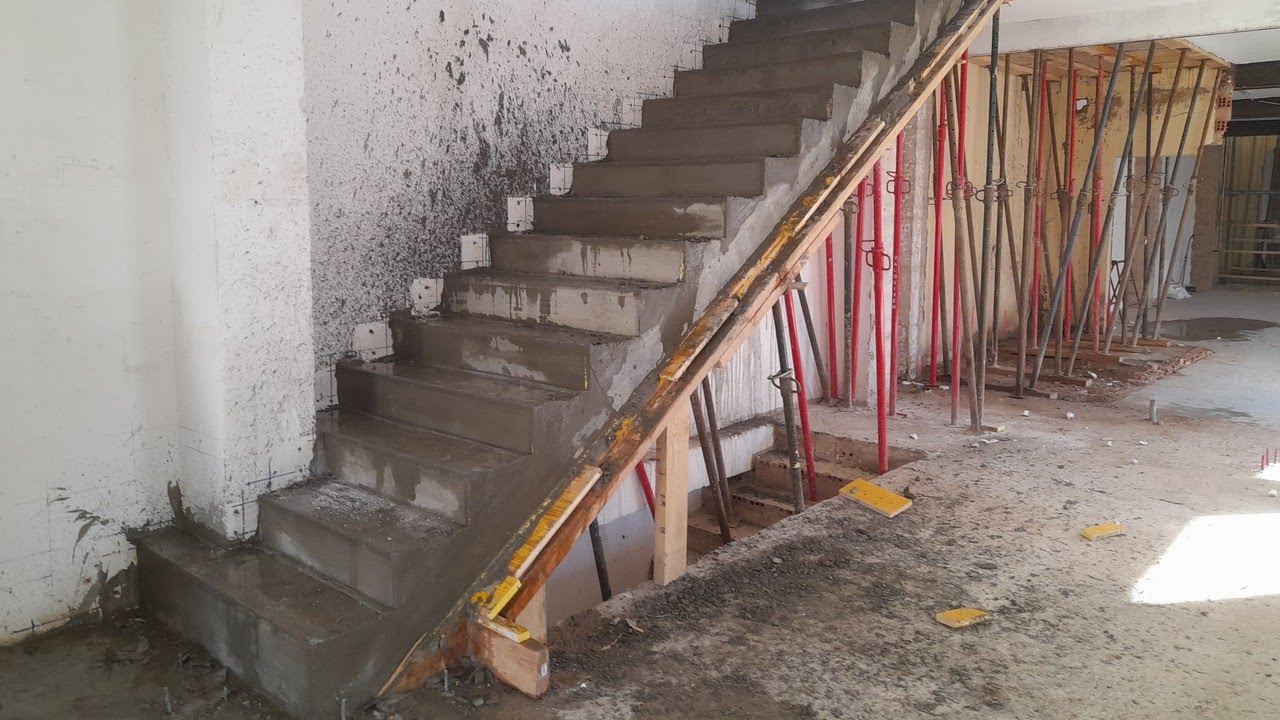 Encofrados - Escalera y forjado de hormigón, La Pobla de Farnals | Valencia