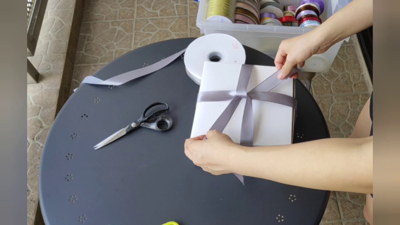 蛋糕盒上打蝴蝶结🎀How to tie a bow on the cake box.