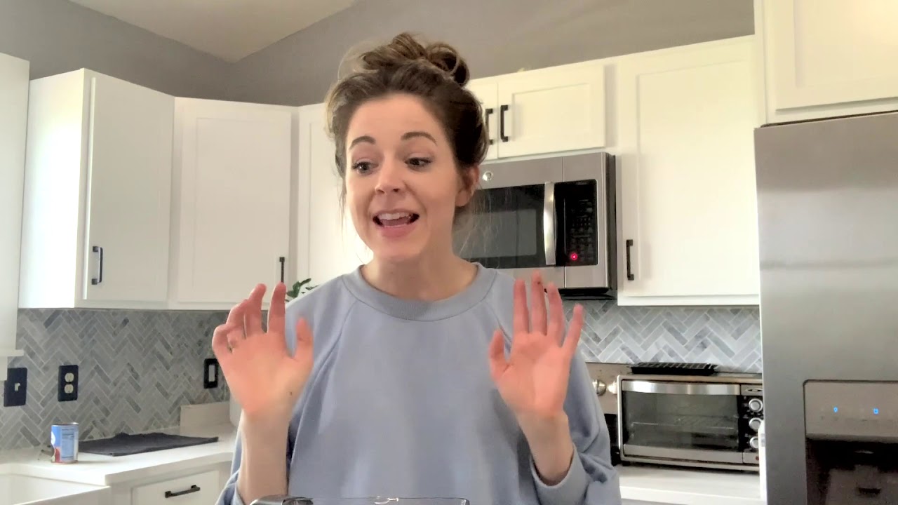 Lindsey Stirling Makes Muffins