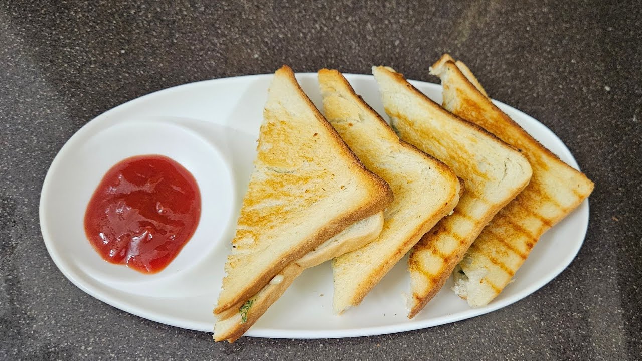 Crispy edges, cheesy centre 🧀🧄🍞Homemade Cheese Garlic Bread Snacks!”Cheese Garlic Bread Snacks