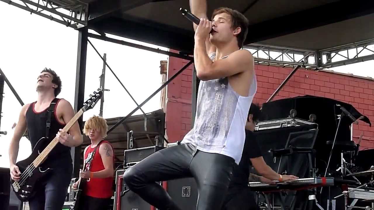 I See Stars - Ten Thousand Feet - Live 10-27-13 Lonestar Metalfest