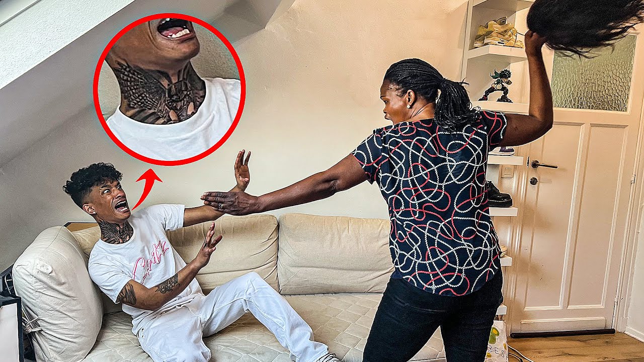 MAMAN JE ME SUIS TATOUÉ LE COU ! (et c'est un vrai tatouage..)