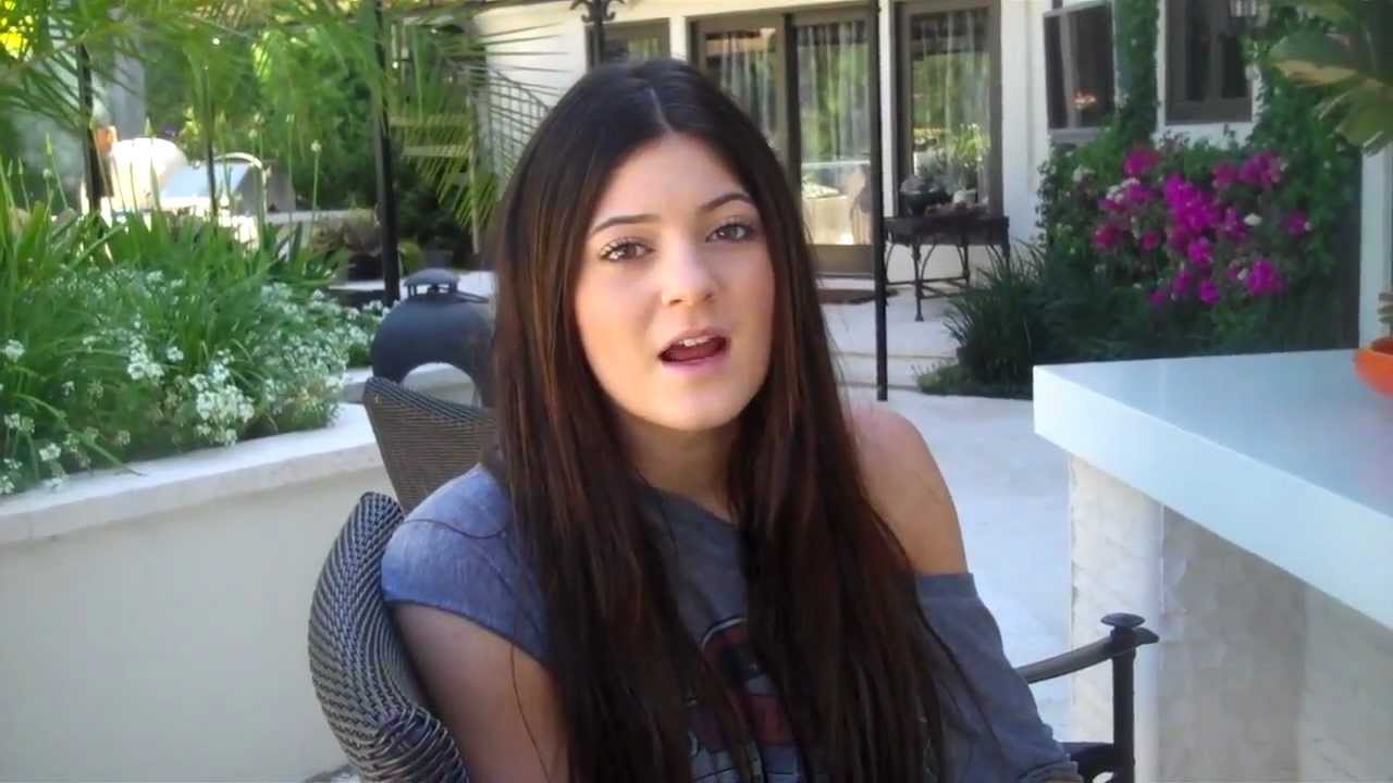 Gillette Venus Asked Kendall & Kylie Jenner about School