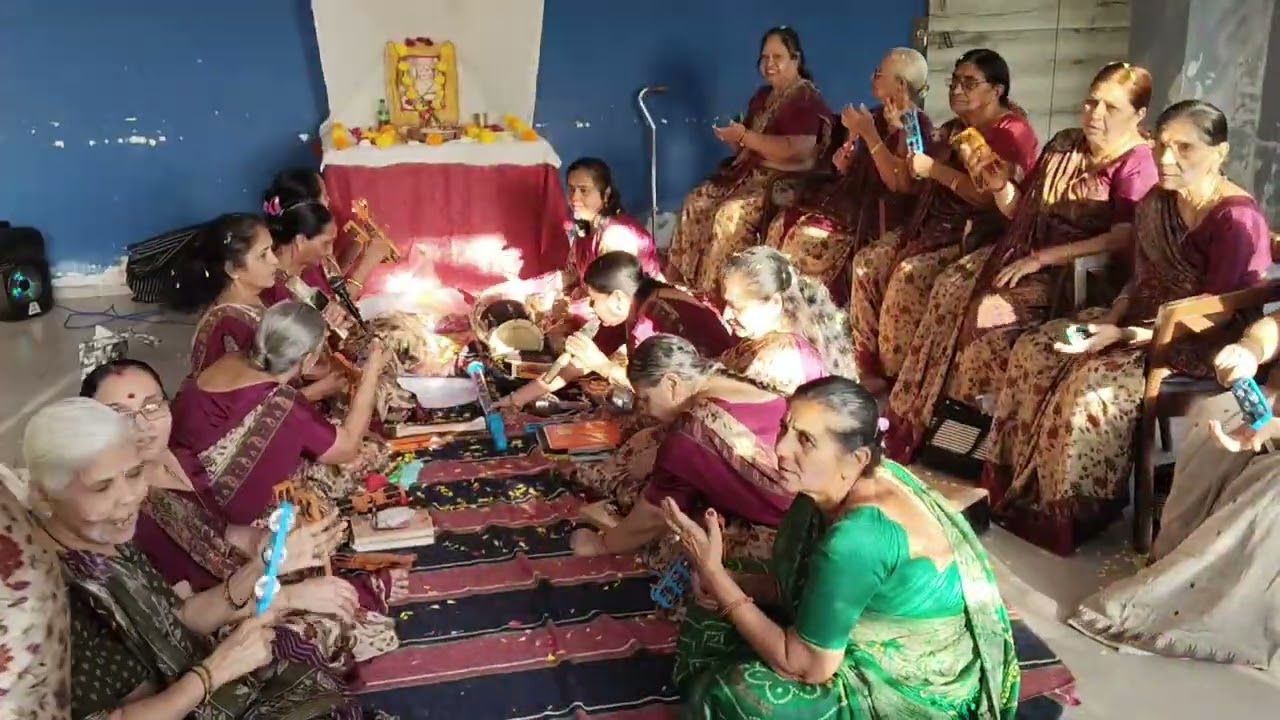 રંગે રમે આનંદે રમે રાધા અને રસીયો રંગે રમે