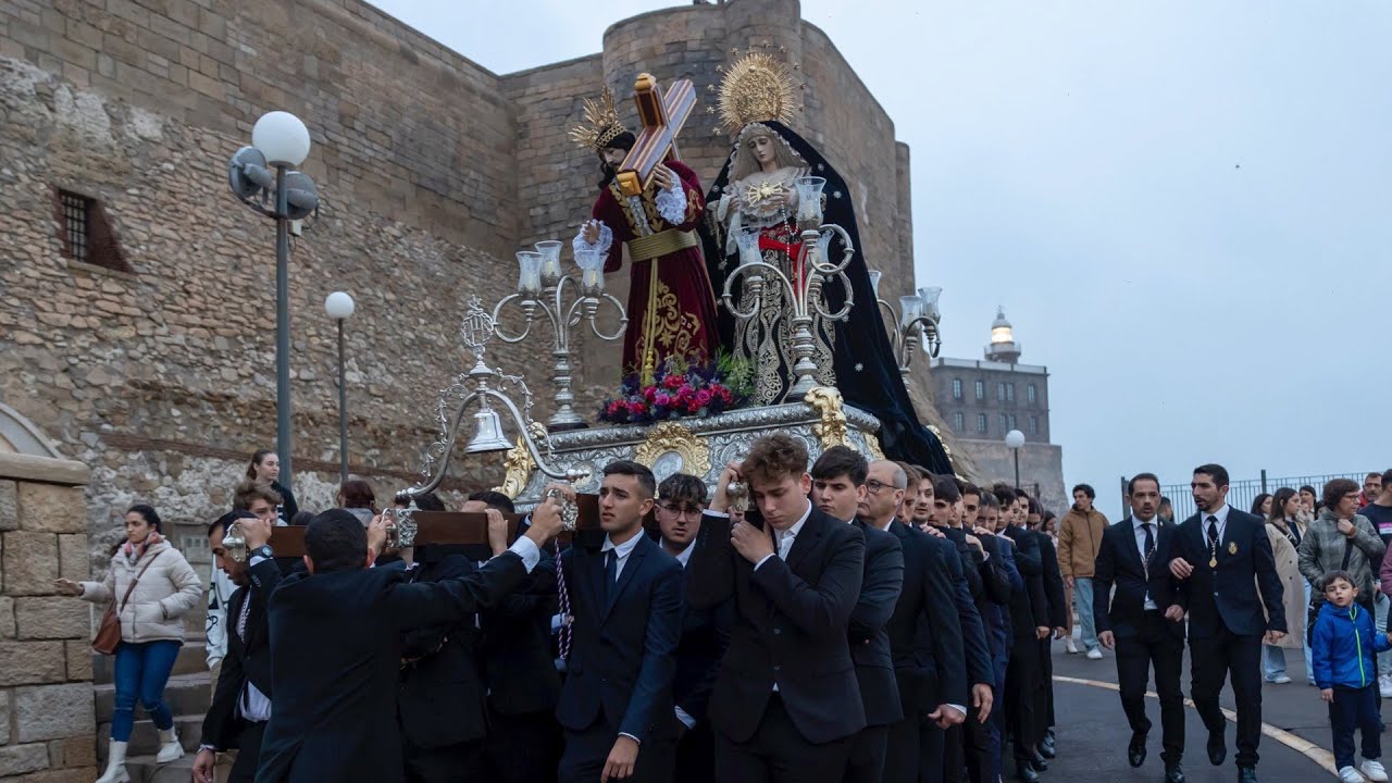 Rápido traslado de los titulares de la Real Cofradía del Nazareno por inclemencias meteorológicas