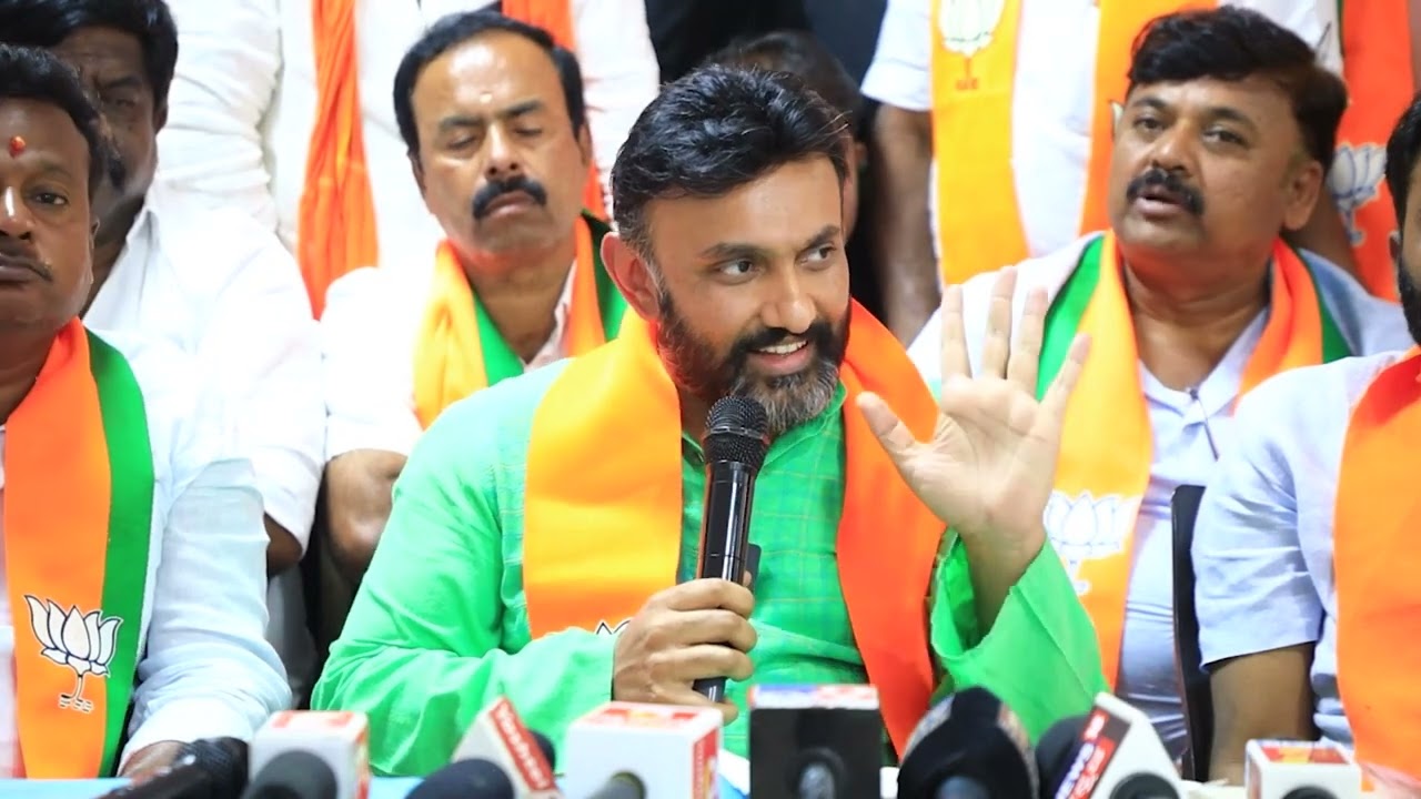 ಮಾಲೂರಿನಲ್ಲಿ ನಡೆಯುತ್ತಿರುವ  ಭೂಕಬಳಿಕೆ ವಿರುದ್ಧ ಕೋಲಾರದಲ್ಲಿ ಇಂದು ನಡೆದ ಸುದ್ದಿಗೋಷ್ಠಿ.