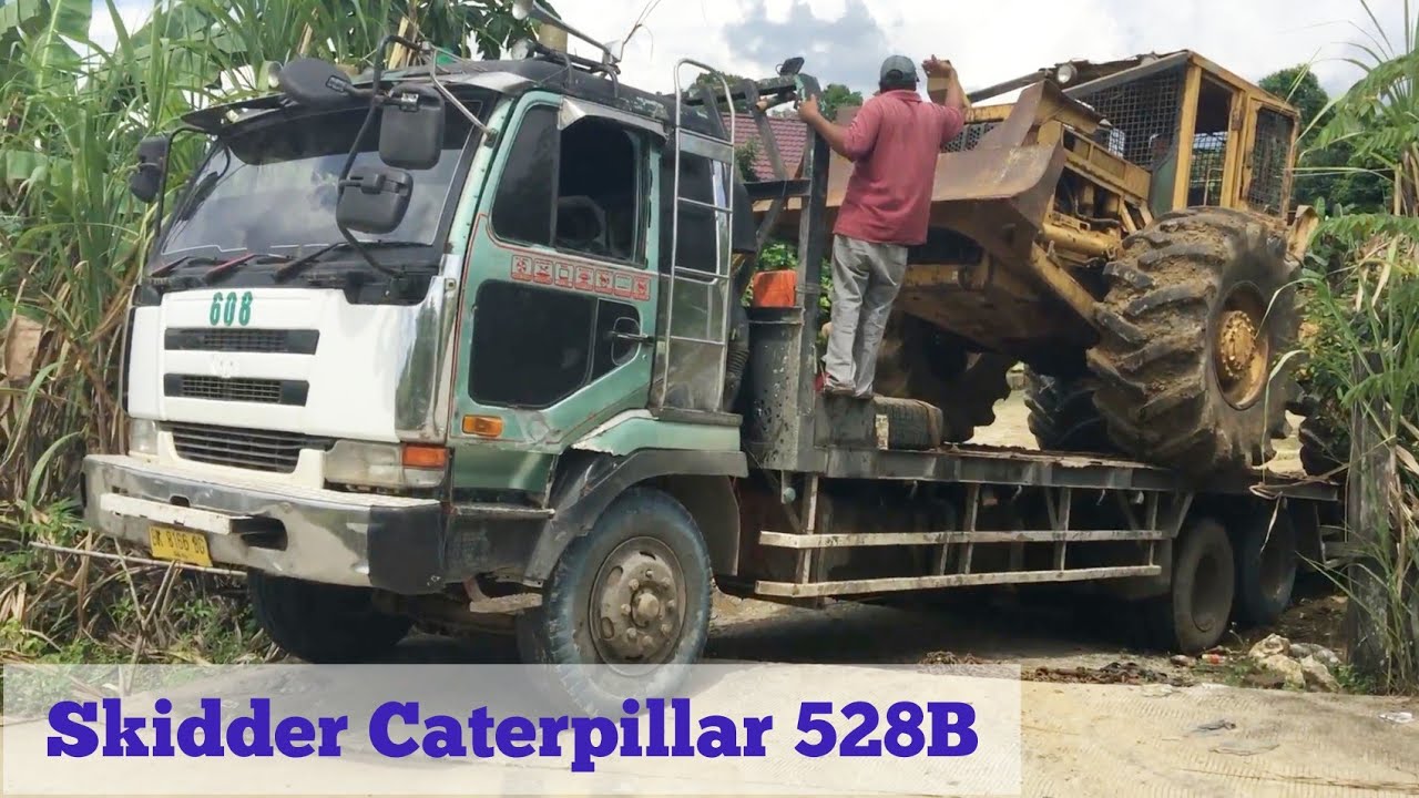 Loading skidder Caterpillar 528B