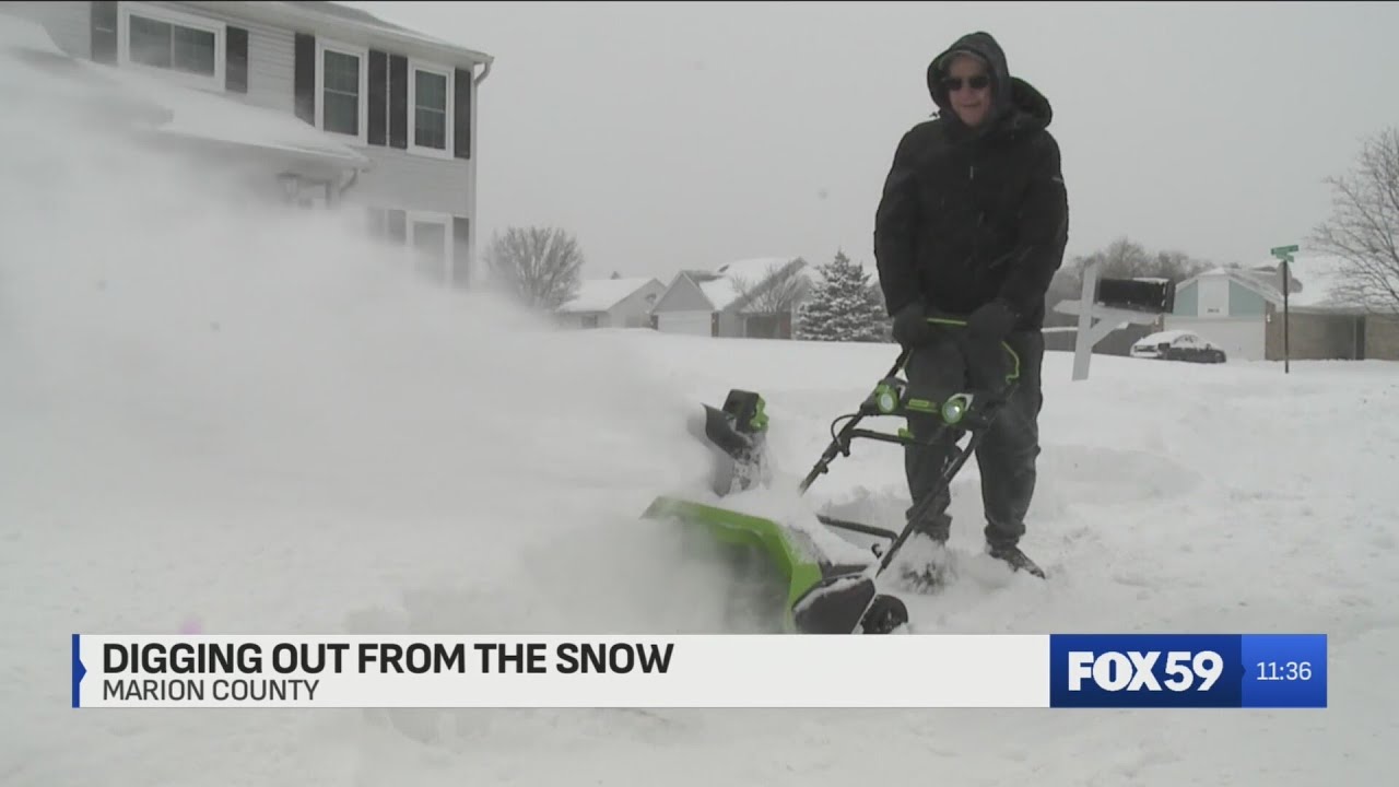 Indianapolis begins to dig out after weekend snowfall