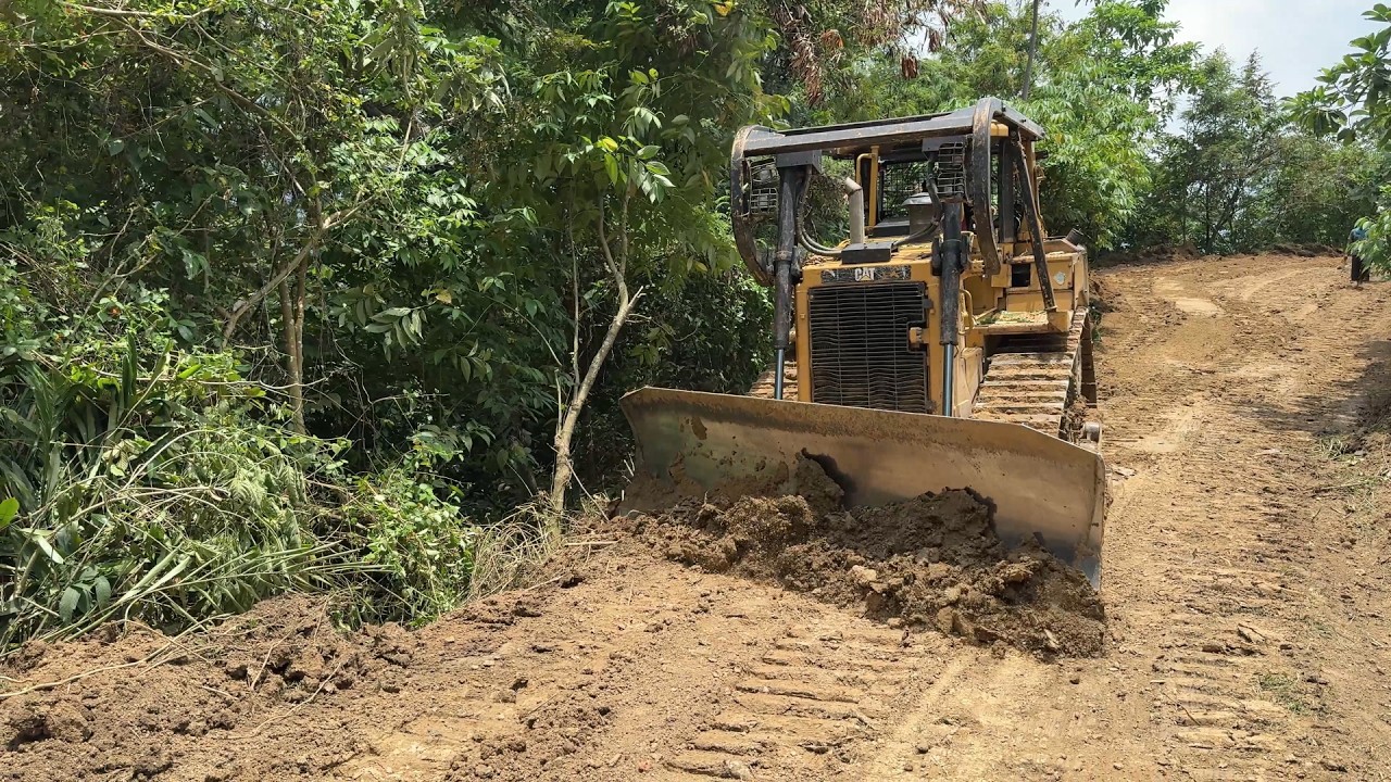 The Outstanding Performance of the D6R XL Bulldozer in Road Projects