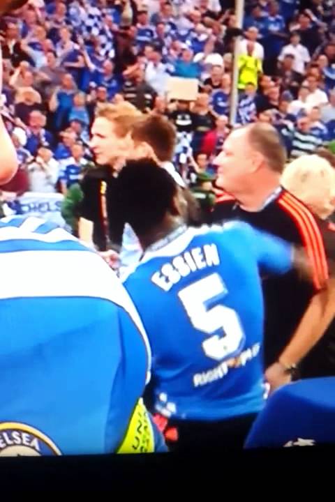 Michael Essien & Salomon Kalou Grinding the Chelsea Physio