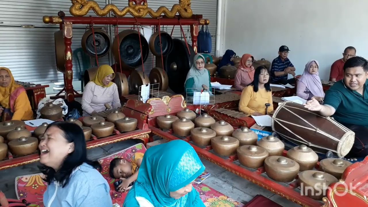 Nglaras Lgm. Kepilut bersama Karawitan Laras Ati @riendewisulaksono4481 @kungsulek7278 