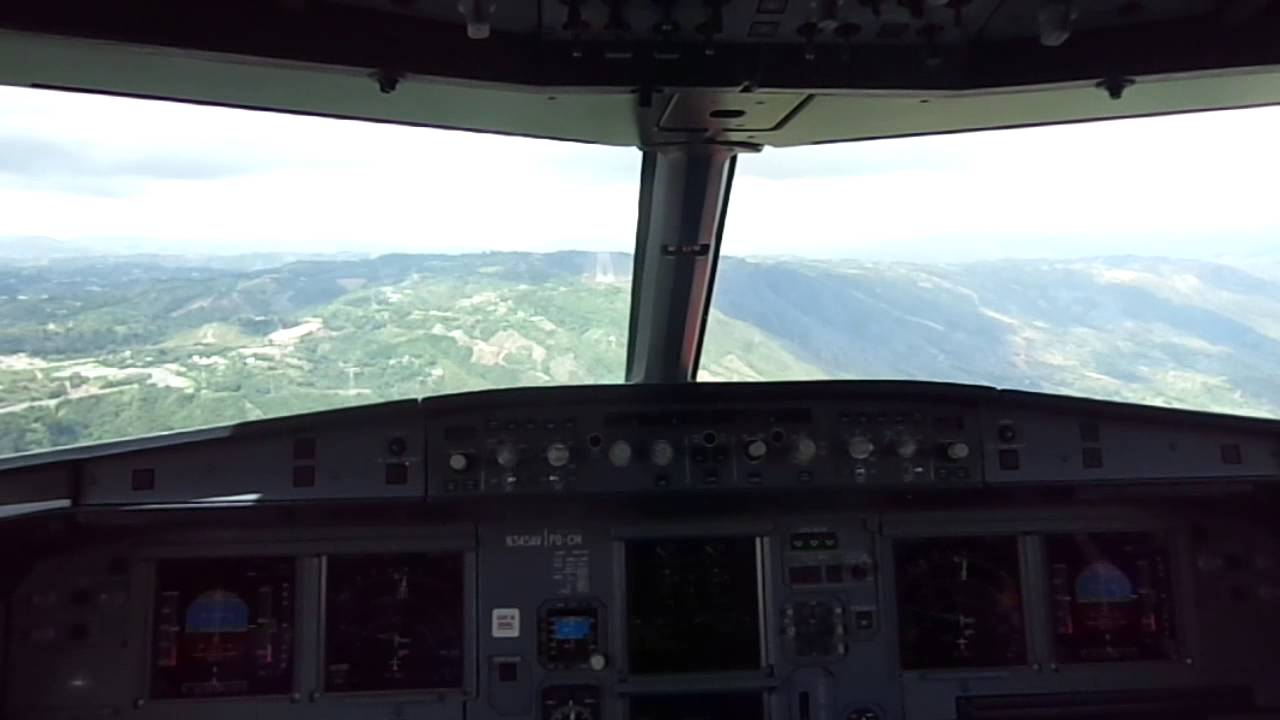 Landing at Palonegro International Airport (SKBG), Airbus A320-200 N345AV Avianca