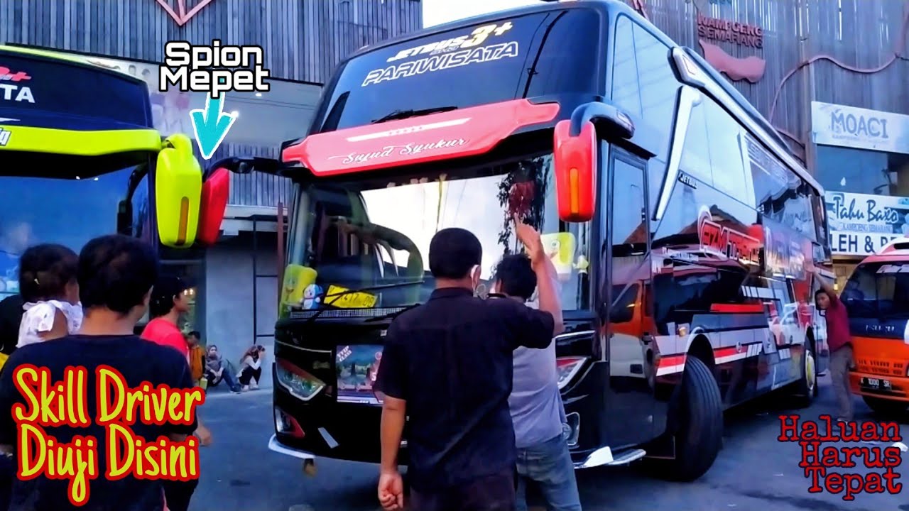Butuh Skill Mumpuni Agar Bisa Parkir Bus Tanpa Baret di Parkiran ini