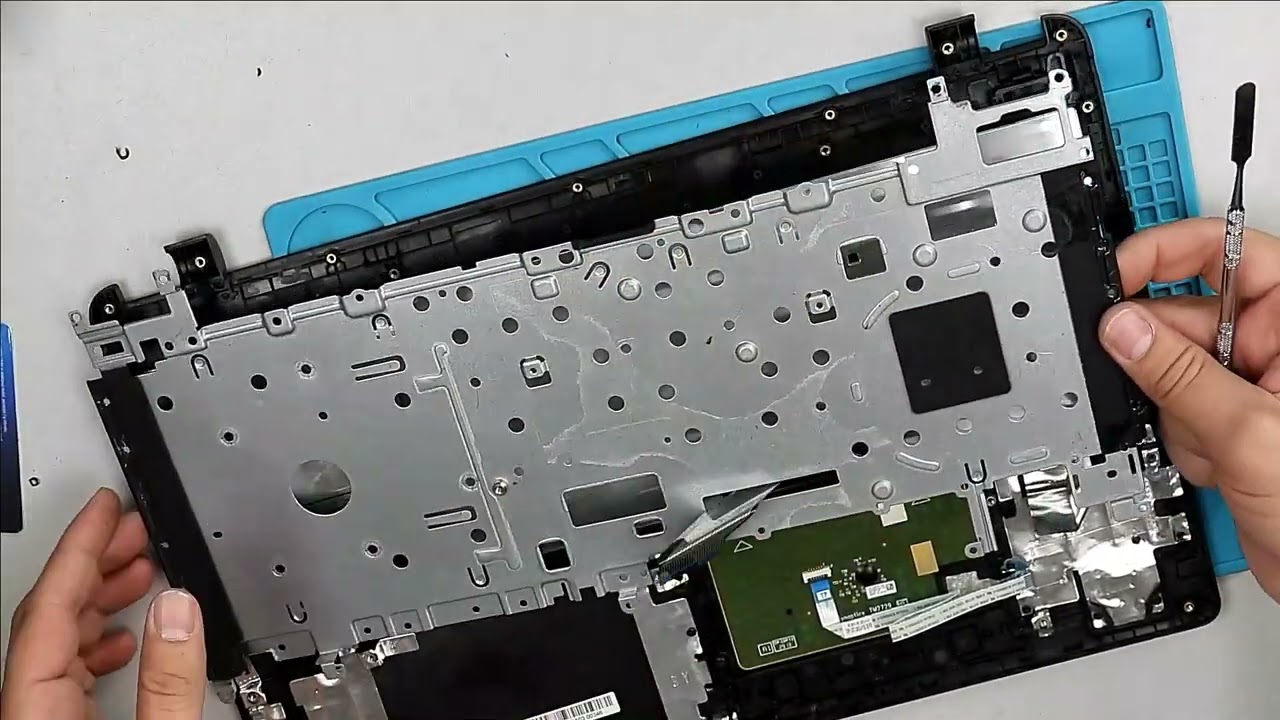 Acer Aspire E1-522 keyboard without screws replacement - partial disassembly