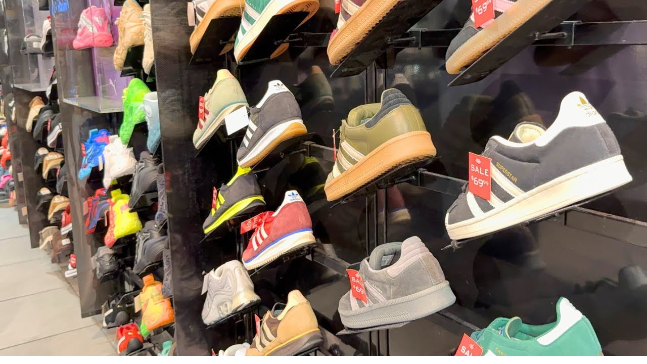 FOOT LOCKER SKECHERS SHOE / athletic footwear and apparel in a Foot Locker store.