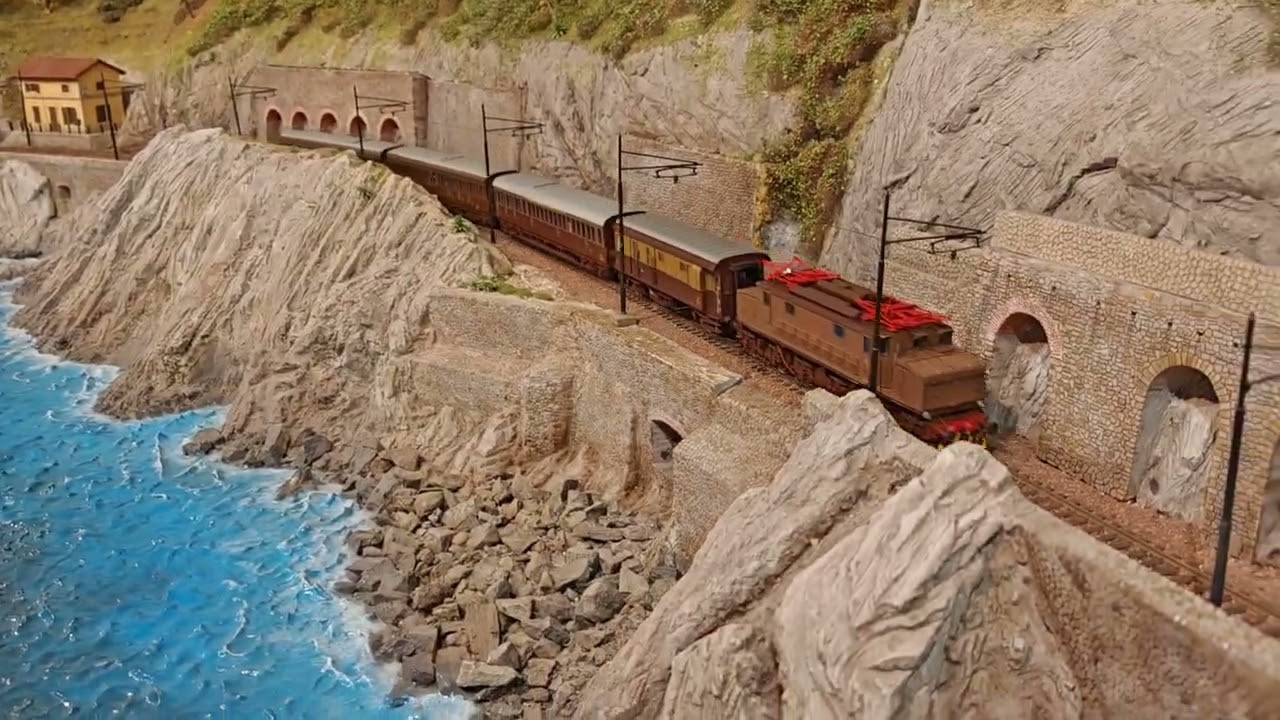 - E 626 118 - Big Models 85002 - Plastico Associazione Fermodellisti Valbormidesi