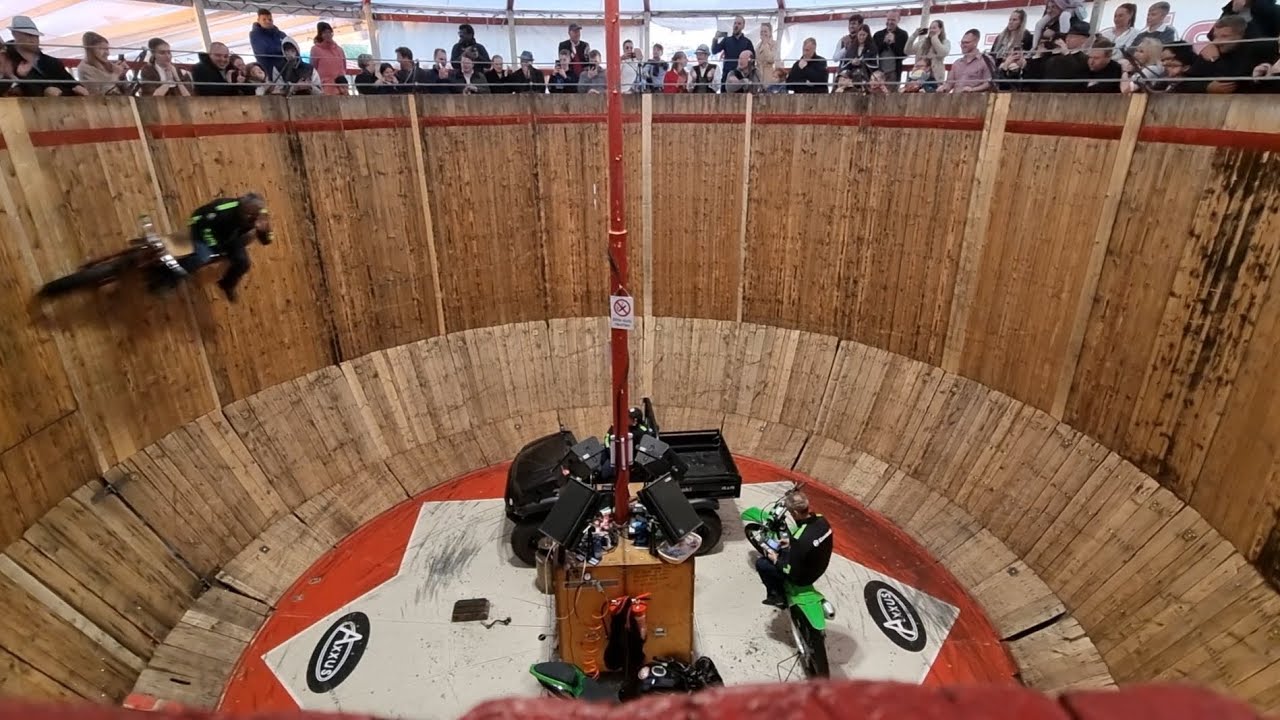 Motorrad Stunt Show auf dem Oktoberfest 2025
