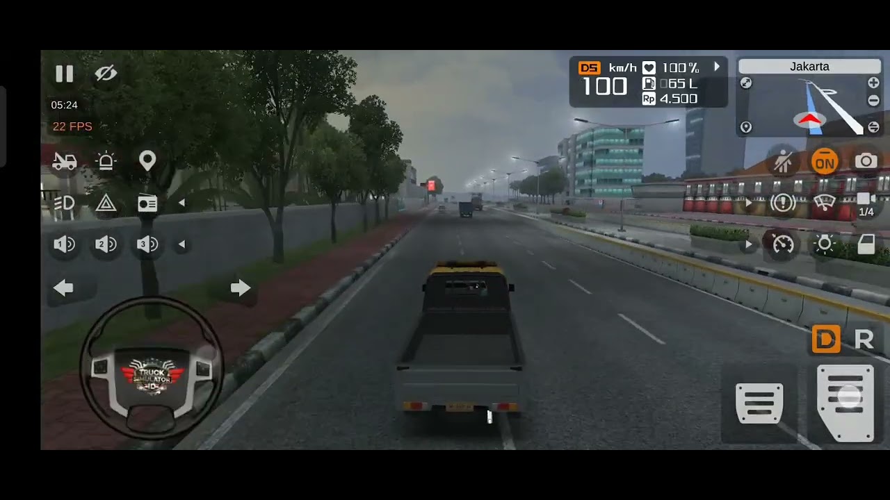 Truk simulator mengambil muatan.